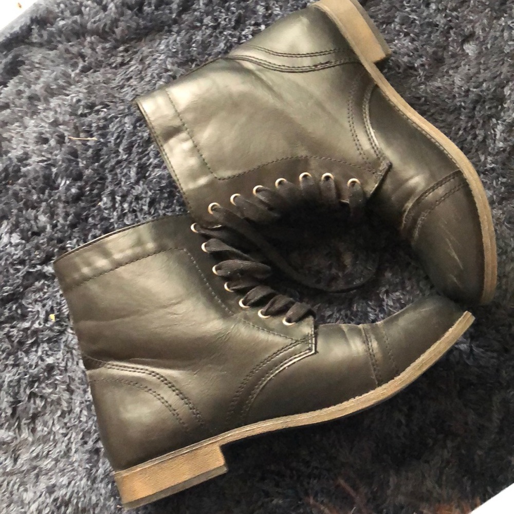 Combat boots